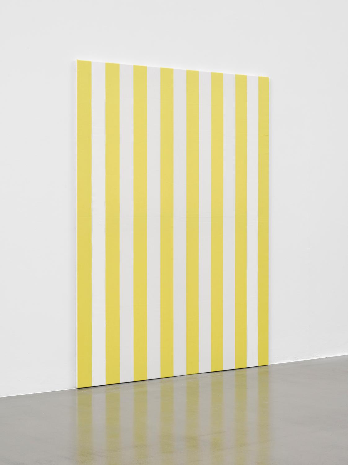 Peinture acrylique sur tissu rayé blanc et jaune d'or by Daniel Buren