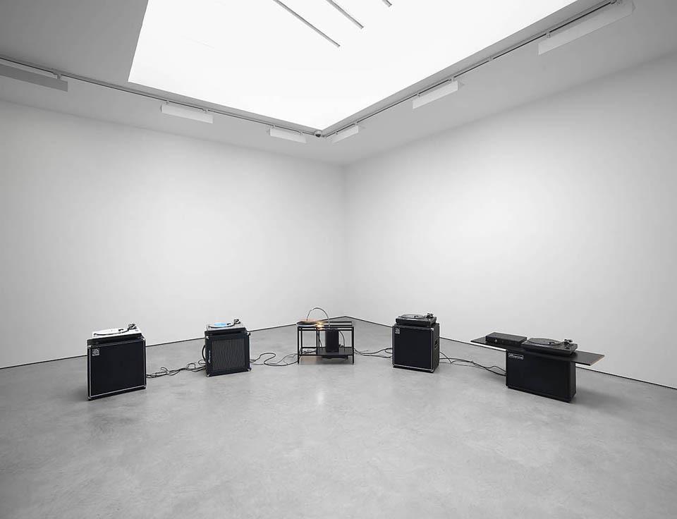 Haroon Mirza: /o/o/o/o/