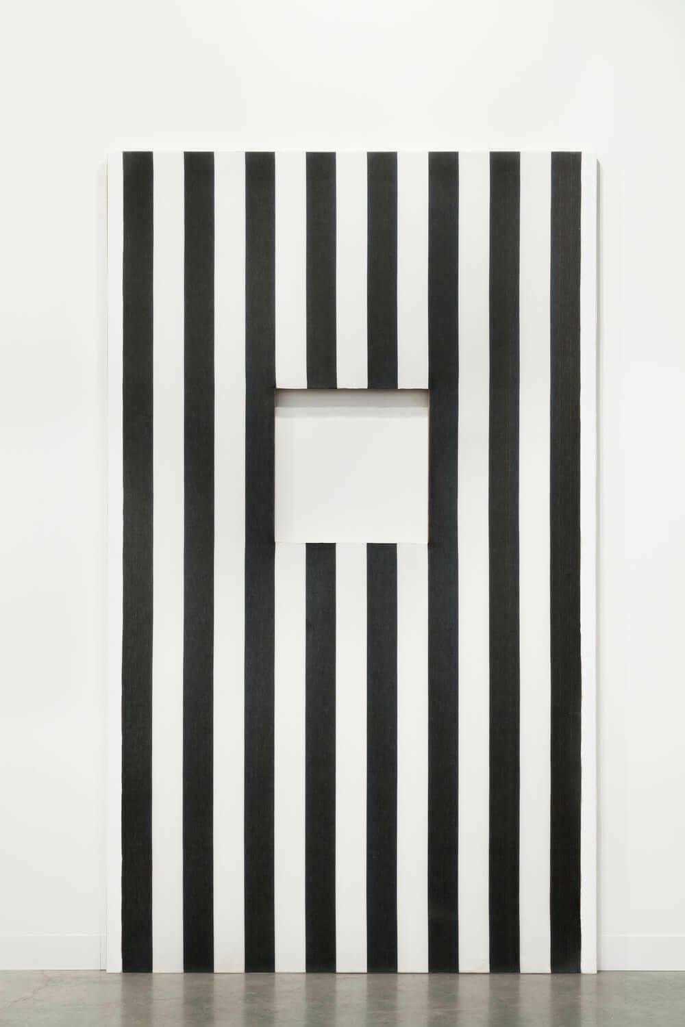Points de vue ou le Corridorscope, Extrait n _ 2 by Daniel Buren